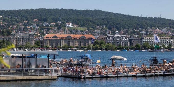 Das Wetter dieses Wochenende lädt zum Baden ein. Seebad Enge