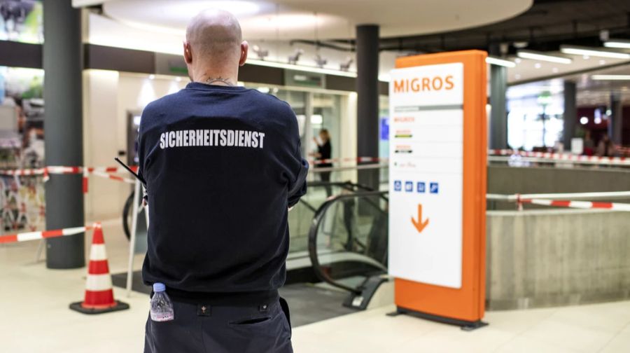 Auf das neue Schuljahr hin wird ein Sicherheitsdienst engagiert, der die Einhaltung der Fahr- und Halteverbote kontrolliert. (Symbolbild)