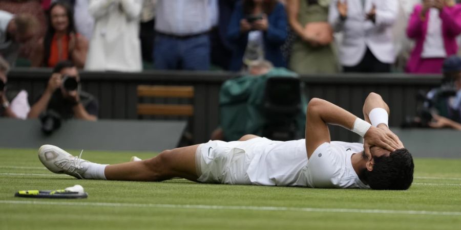 Wimbledon: Carlos Alcaraz emotional nach Sieg.