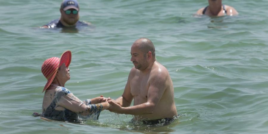 «Das Wasser ist so warm, dass man sich nicht abkühlen kann», sagt der Meteorologe Andrew Orrison vom US-Wetterdienst. (Symbolbild)