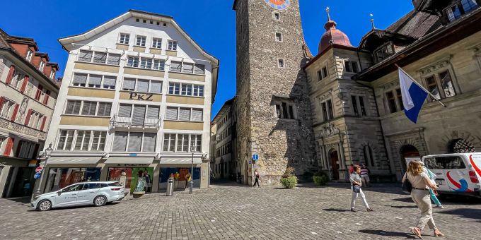 Der Rathausturm beim Kornmarkt in der Stadt Luzern. Rathausturm Stadt Luzern