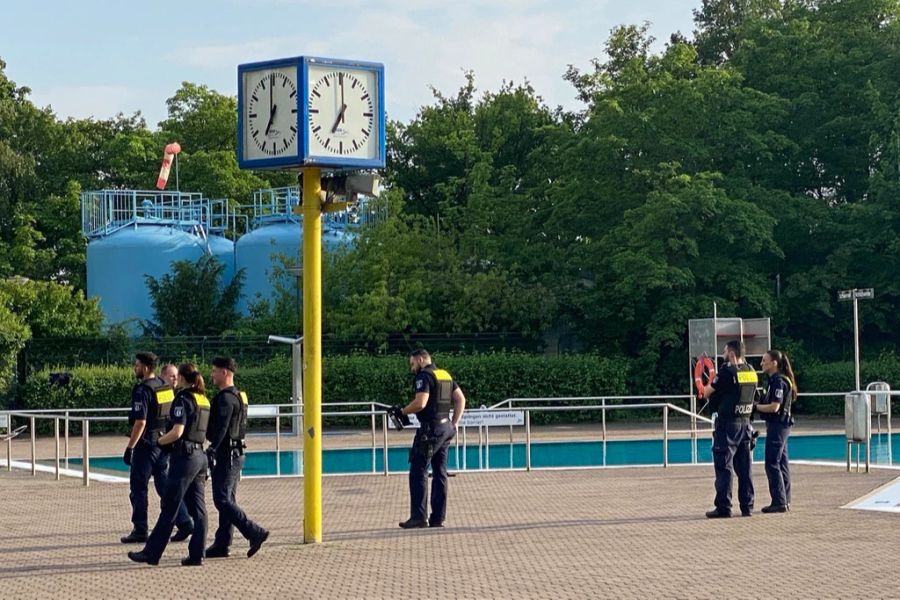 Manchmal eskaliert die Situation so stark, dass es zu Räumungen durch die Polizei kommt.