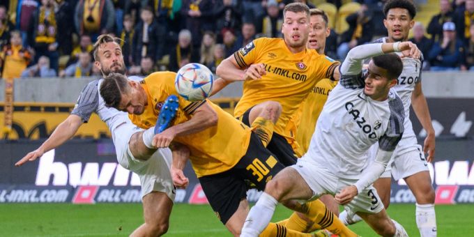 Der 1. FC Magdeburg hat den kosovarischen U21-Nationalspieler Andi Hoti (vorn rechts) verpflichtet. In der vergangenen Saison spielte er für den SC Freiburg II, wohin er von Inter Mailand ausgeliehen war. 1. FC Magdeburg Andi Hoti