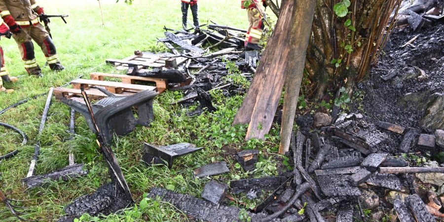 Brand einer Baumhütte