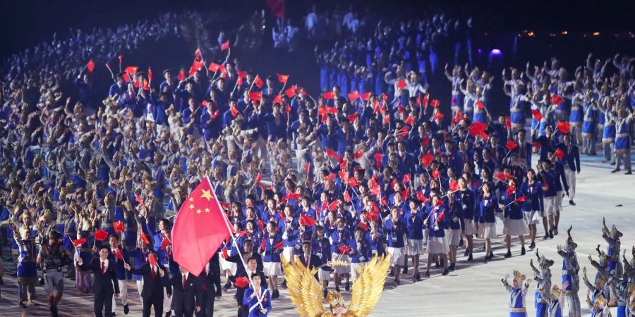 Die Delegation von China kommt zur Eröffnungszeremonie der letzten Asienspiele 2018 im indonesischen Jakarta.