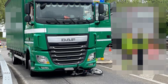 Brugg AG: Mofalenker stirbt auf Unfallstelle