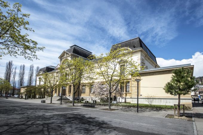 Die Jaquet-Droz-Automaten findet ihr im «Museum für Kunst und Geschichte Neuenburg» an der eleganten Seepromenade direkt beim Neuenburger Hafen. Sehr zu empfehlen ist hier auch die neue permanente Ausstellung «Mouvement»: Sie ist, wie der Name schon sagt, ganz der Bewegung gewidmet und geht unter anderem der Frage nach, welche Rolle bedeutende Neuenburger Persönlichkeiten zur Zeit des Kolonialismus spielten. Ausflüge Familie Kinder Schweiz