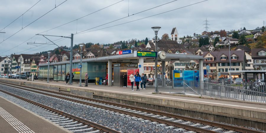 Der Bahnhof in der Gemeinde Schmerikon.