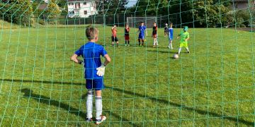 «Fussball für Ukraine-Kinder in Erlenbach und  Küsnacht»