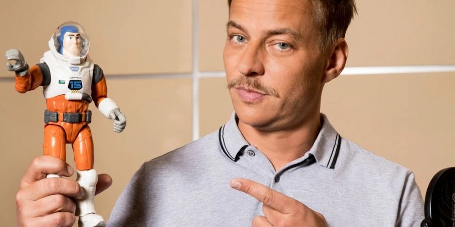 Tom Wlaschiha ist die deutsche Synchronstimme von Buzz Lightyear.