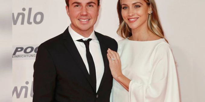 Mario und Ann-Kathrin Götze sind seit 2018 verheiratet. Mario und Ann-Kathrin Götze sind seit 2018 verheiratet.