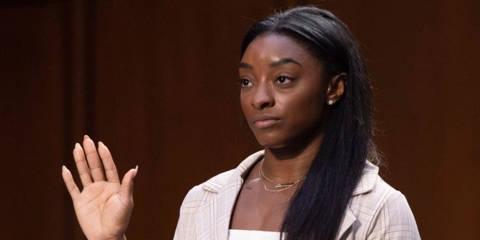 Turn-Star Simone Biles 2021 bei einer Anhörung des Justizsenats. Simone Biles