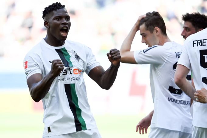 Jubelt weiter für Borussia Mönchengladbach: Breel Embolo. breel embolo