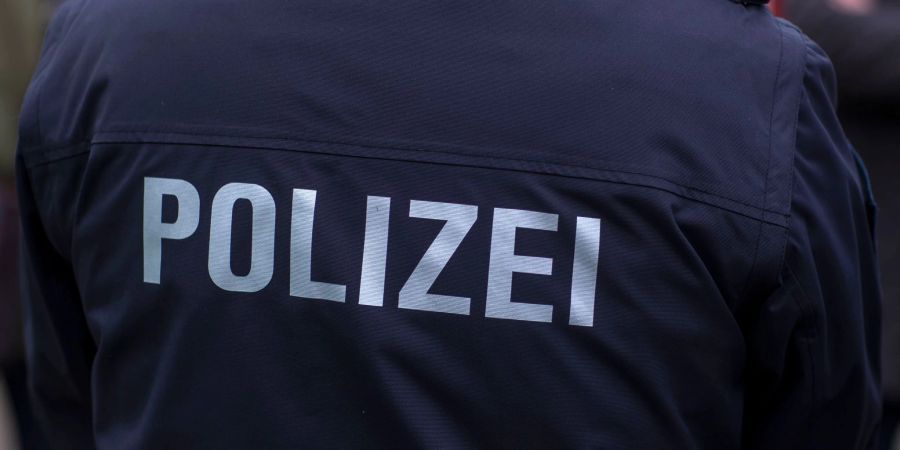 Die Polizei hat in Köln einen Mann unter dem Verdacht des schweren Kindesmissbrauchs festgenommen.