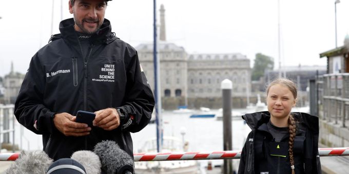 Boris Herrmann (l) segelte 2019 mit Greta Thunberg zum Klimagipfel nach New York. Boris Herrmann (l) segelte 2019 mit Greta Thunberg zum Klimagipfel nach New York.