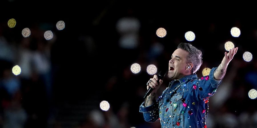 Robbie Williams hat eine Tournee zum 25. Jubiläum seiner Solo-Karriere im Oktober angekündigt. Foto: Zac Goodwin/PA Wire/dpa