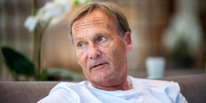 Dortmunds Geschäftsführer Hans-Joachim Watzke blickt besorgt auf den Saisonstart seines Vereins. Dortmunds Geschäftsführer Hans-Joachim Watzke blickt besorgt auf den Saisonstart seines Vereins.