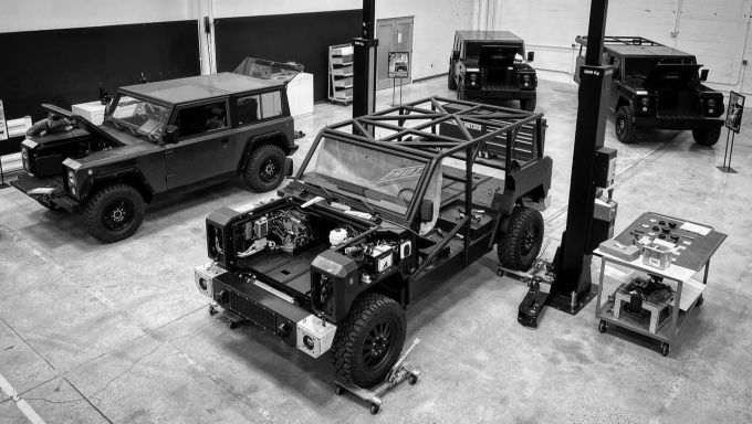 Ein kerniger, ehrlicher Offroader mit moderner, modularer Batterietechnologie - das versprach Bollinger 2017. Bollinger Motors