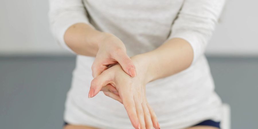 Die Handgelenke sind besonders anfällig für Sehnenscheidenentzündungen.