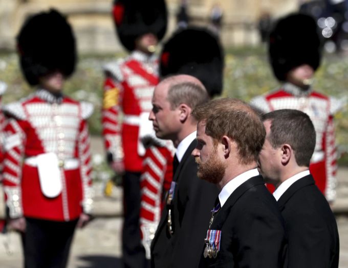 Nicht nur Prinz Harry mit seinen Haaren zu kämpfen, auch bei Bruder William wirds dünn auf dem Kopf. Prinz Harry Prinz William