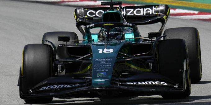 Lance Stroll fährt in seinem Aston Martin am 21. Mai 2022 in Montmelo. red bull racing