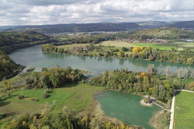 Egal ob sie lieber mehrere Stunden laufen oder nur leichte Wege gehen möchten - im ganzen Aargauer Hochrheingebiet finden Sie über 15 designiere Wanderrouten. Bad Zurzach