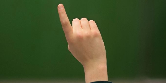 Regelschulen erfüllen den Bedarf an Schulbildung, deshalb muss das Jobcenter nicht für die Kosten von Privatschulen aufkommen. Das hat ein Gericht entschieden. Regelschulen erfüllen den Bedarf an Schulbildung, deshalb muss das Jobcenter nicht für die Kosten von Privatschulen aufkommen. Das hat ein Gericht entschieden.