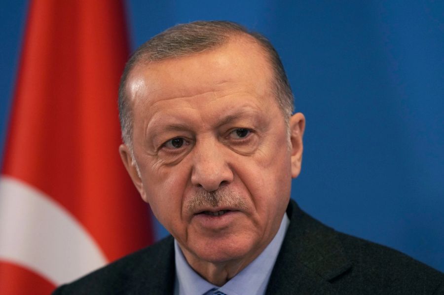 Der türkische Präsident Recep Tayyip Erdogan schrieb auf Twitter, «wir hoffen, dass wir diese Katastrophe gemeinsam in kürzester Zeit und mit möglichst geringem Schaden überstehen.»