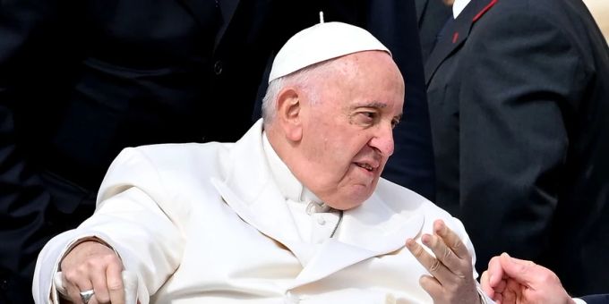 Papst Franziskus ist wegen einer Lungenentzündung derzeit im Spital. (Archivbild) Papst Franziskus