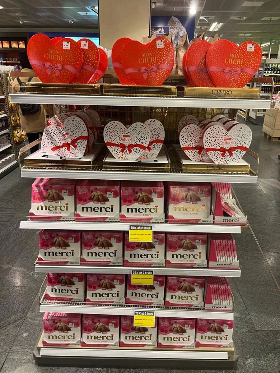 Ebenfalls in Aktion gibt es zum Valentinstag Schokolade...