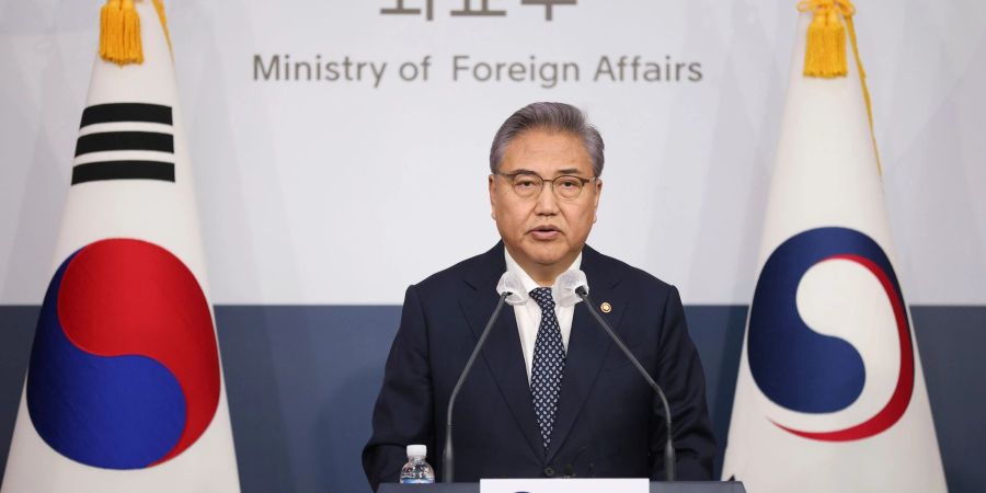 Südkoreas Aussenminister Park Jin verkündete in Seoul einen Plan, wonach ehemalige koreanische Zwangsarbeiter oder ihre Hinterbliebenen über einen öffentlichen Fonds entschädigt werden.