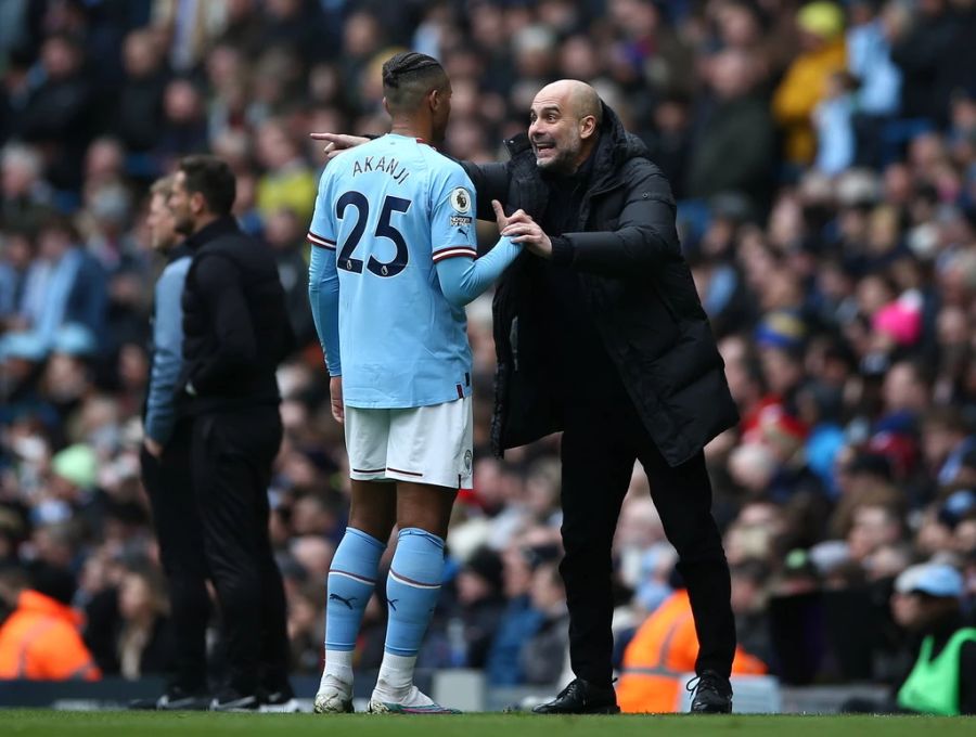 Mit Manchester City liegt Manuel Akanji in der Premier League aktuell auf Rang zwei.