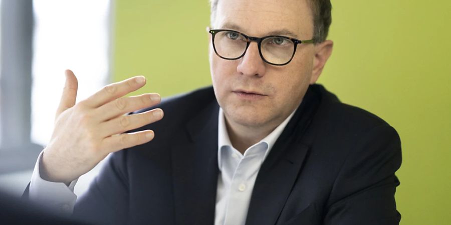 Swissmem sieht wegen der Übernahme der Credit Suisse (CS) durch die UBS keine Gefahr für den Werkplatz Schweiz. Wichtig sei, dass die Exportfinanzierung der CS aufrechterhalten werden, sagte der Chef des Industrieverbands, Martin Hirzel. (Archivbild)