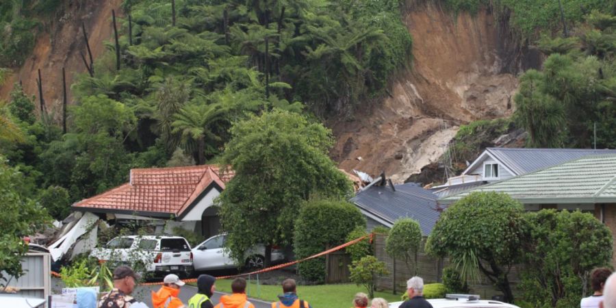 The landslide that demolished a house at Egret Place, Maungatapu after emergency services were on the scene to vacuate, Tauranga, New Zealand, Sunday, January 29, 2023 Credit:SNPA / Cameron Avery **NO ARCHIVING**