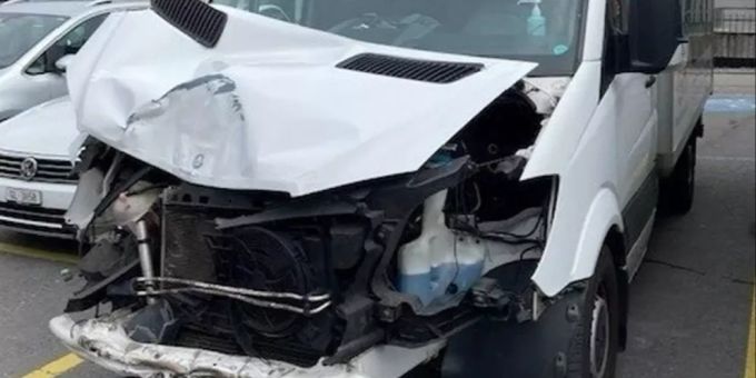 Verkehrsunfall in Netstal fordert Sachschaden Verkehrsunfall in Netstal fordert Sachschaden