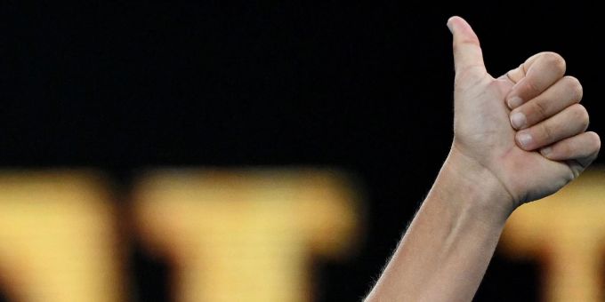 Daumen hoch = «Gut gemacht»? Nicht unbedingt, in Australien oder Griechenland etwa ist dieser Fingerzeig eine obszöne Geste. Am 1. März ist Welttag der Komplimente. Daumen hoch = «Gut gemacht»? Nicht unbedingt, in Australien oder Griechenland etwa ist dieser Fingerzeig eine obszöne Geste. Am 1. März ist Welttag der Komplimente.