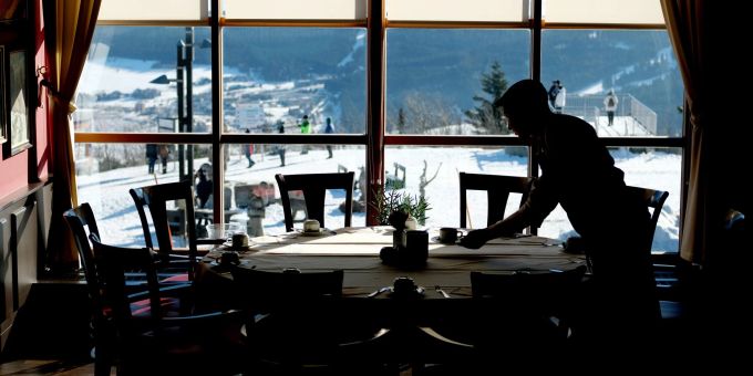 Vor allem geringfügig entlohnte Beschäftigte haben der Gastronomie den Rücken gekehrt. Vor allem geringfügig entlohnte Beschäftigte haben der Gastronomie den Rücken gekehrt.
