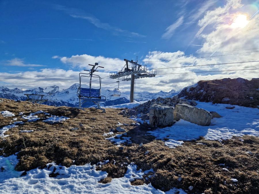 Im Skigebiet Gstaad / Saanenmöser BE hat es nicht viel Schnee.