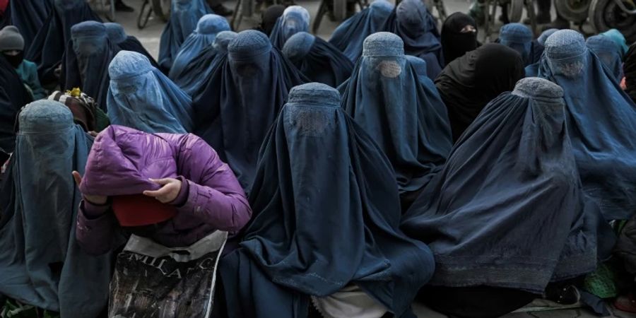 Vollverschleierte Frauen in Kabul