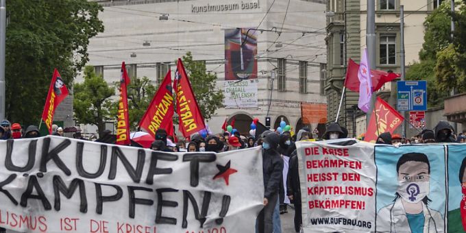 Teilnehmerinnen und Teilnehmer der unbewilligten 1. Mai-Demo zur Zeit der Covid-Massnahmen im Frühling 2020 standen am Mittwoch vor dem Basler Strafgericht. (Archivbild) Teilnehmerinnen und Teilnehmer der unbewilligten 1. Mai-Demo zur Zeit der Covid-Massnahmen im Frühling 2020 standen am Mittwoch vor dem Basler Strafgericht. (Archivbild)