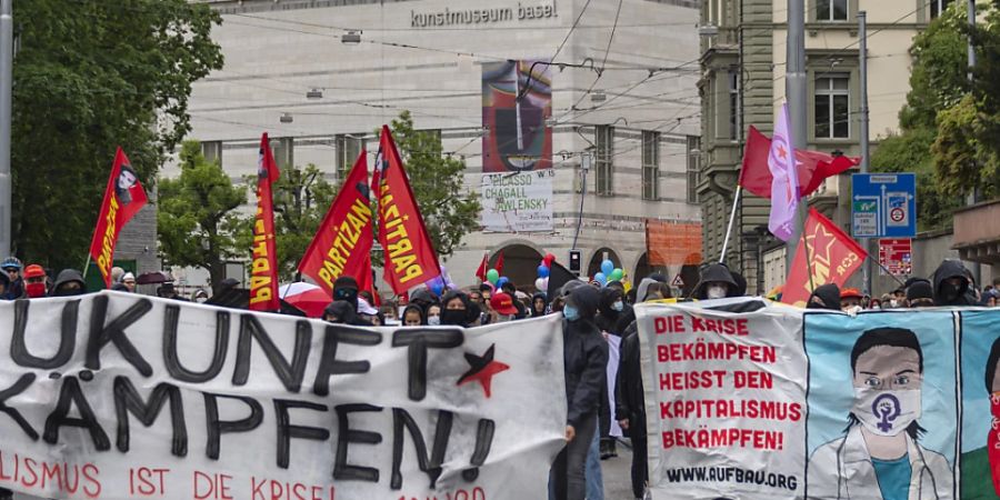 Teilnehmerinnen und Teilnehmer der unbewilligten 1. Mai-Demo zur Zeit der Covid-Massnahmen im Frühling 2020 standen am Mittwoch vor dem Basler Strafgericht. (Archivbild)