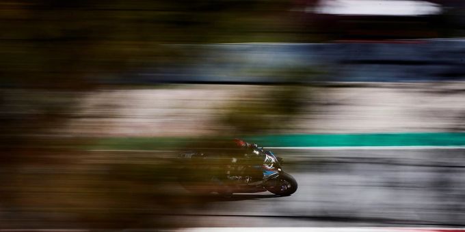 Loris Baz wird auch in der kommenden Saison für Bonovo Action BMW starten. (Symbolbild) Loris Baz Bonovo