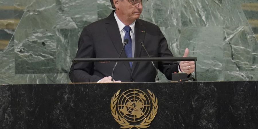 Jair Bolsonaro, Präsident von Brasilien, während seiner Rede auf der 77. Sitzung der Generaldebatte der UN-Vollversammlung im Hauptquartier der Vereinten Nationen. Foto: Mary Altaffer/AP/dpa