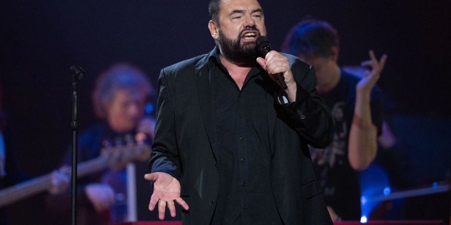 Die Band Alphaville mit Sänger Marian Gold steht während der Verleihung der «Goldenen Henne» in Leipzig auf der Bühne.