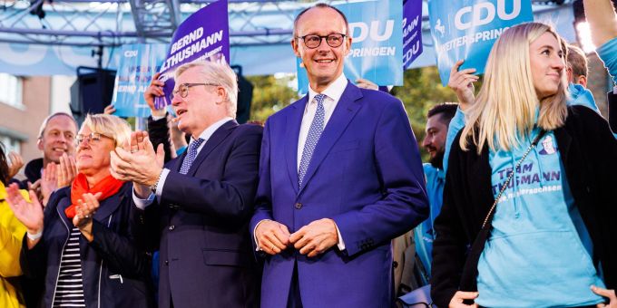 Bernd Althusmann (2.v.l), CDU-Spitzenkandidat für die Landtagswahl in Niedersachsen, hat sich Unterstützung von Friedrich Merz (3.v.l) geholt. Bernd Althusmann (2.v.l), CDU-Spitzenkandidat für die Landtagswahl in Niedersachsen, hat sich Unterstützung von Friedrich Merz (3.v.l) geholt.
