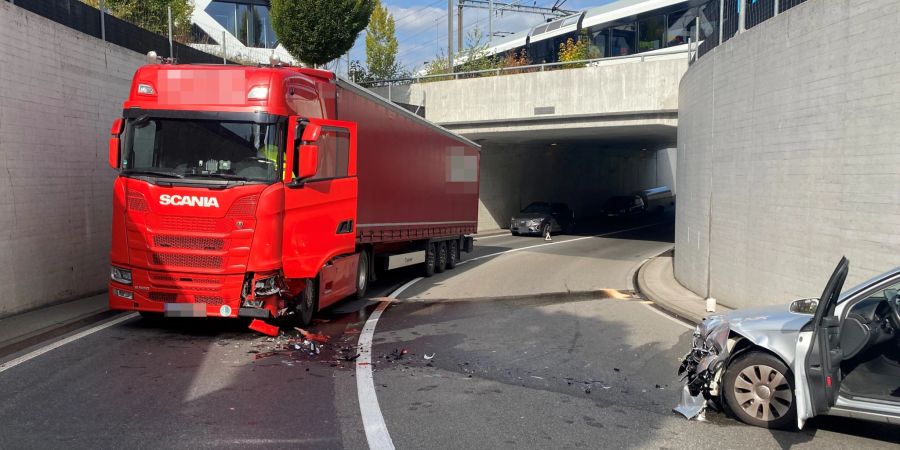 Die Autofahrerin wurde leicht verletzt.