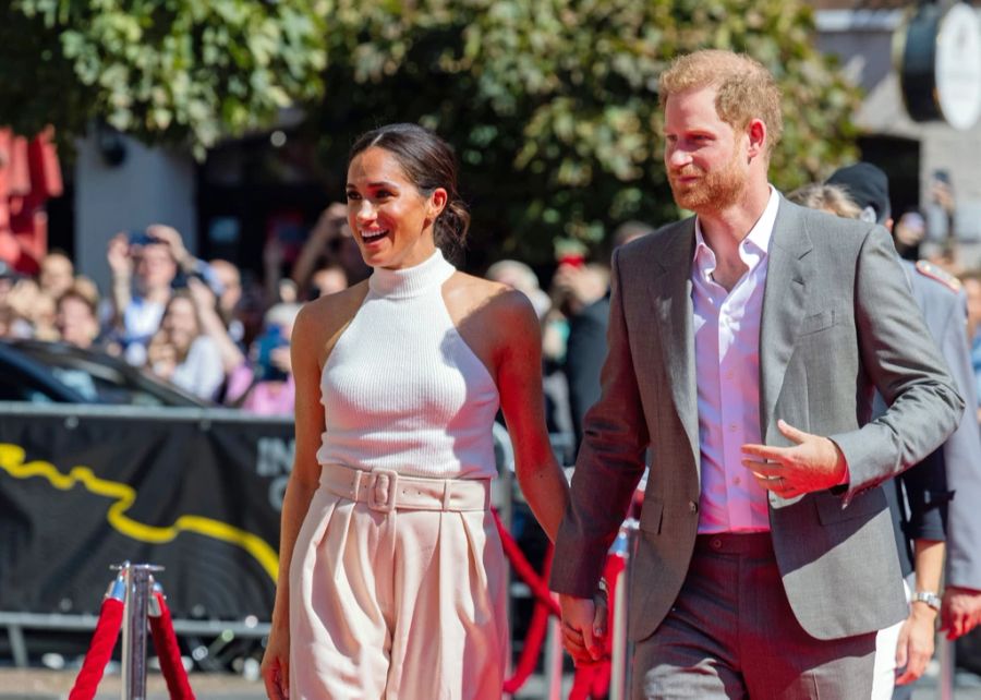 Harry und Meghan wollen zügeln. Die Villa in Montecito wird zu klein, so die Royals.