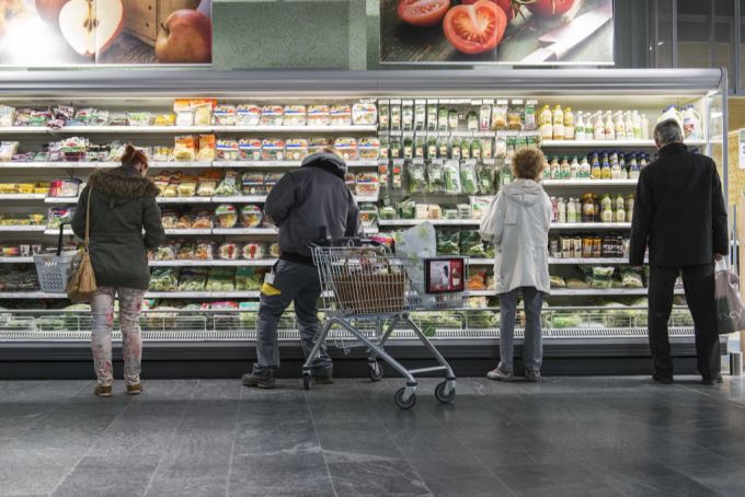 Die Coop-Handelsstellen verzeichnen derzeit eine erhöhte Nachfrage nach günstigen Produkten aus dem Tiefpreissegment. Trotzdem seien die Verkaufszahlen im Naturaplan-Bio-Sortiment stabil. Einkaufsverhalten Coop