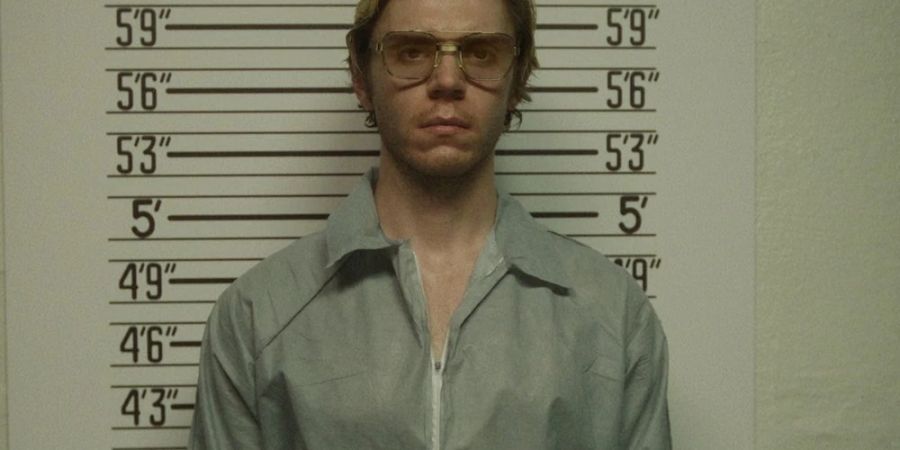 Evan Peters als Jeffrey Dahmer.