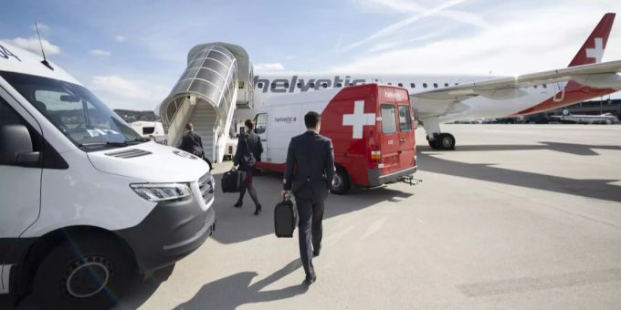 Eine Embraer E190-E2 von Helvetic Airways im März in Kloten. Helvetic Airways Embraer
